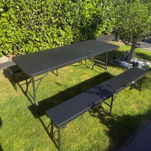 Huur nu goedkoop inklap tafels met banken bij PartEvents