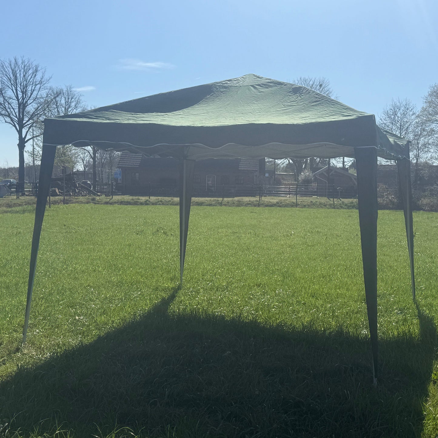 Partytent 3x3 easy-up open bij partyverhuur PartEvents